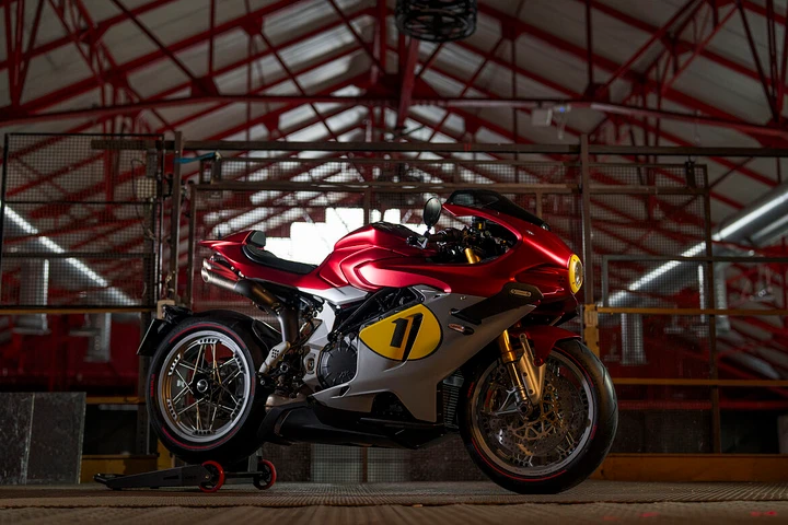 MV Agusta Superveloce 1000 Ago per celebrare la leggenda Giacomo Agostini