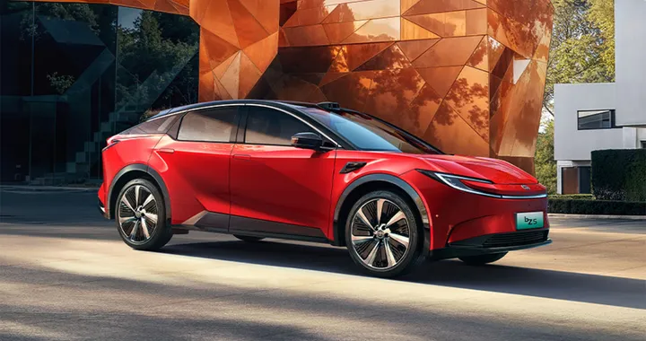 Toyota bZ5, un nuovo SUV elettrico per la Cina. Batterie BYD e prezzo interessante