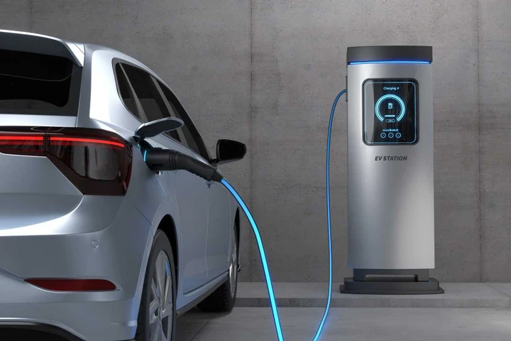 Auto elettriche, spunta un nuovo problema: colpa delle ricariche al mattino