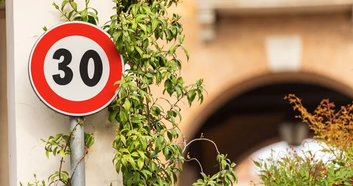 Bologna, per il Ministero dei Trasporti il limite di 30 km/h non è ragionevole