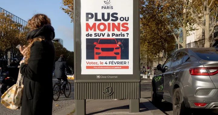 Parigi, stangata sui parcheggi per i SUV ma il referendum è un flop