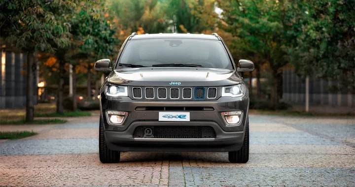 Jeep Renegade e Compass 4xe: grazie a Mopar si ricarica facilmente a casa