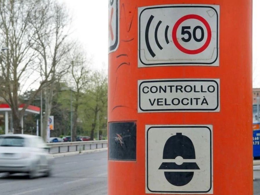 Anteprima: Mille multe al giorno per eccesso di velocità: i dati dei velocar fanno discutere