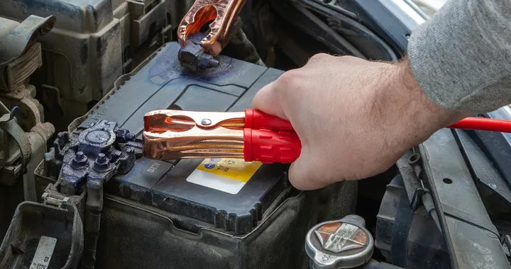 Batteria scarica? Con questi cavi riparti in pochi secondi (e senza chiamare il carroattrezzi) Batteria scarica? Con questi cavi riparti in pochi secondi (e senza chiamare il carroattrezzi)