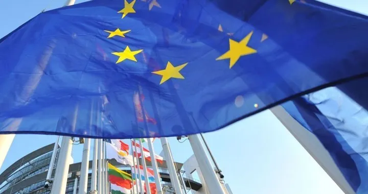 Von der Leyen apre ai biocarburanti nella revisione del regolamento sulle emissioni di CO2
