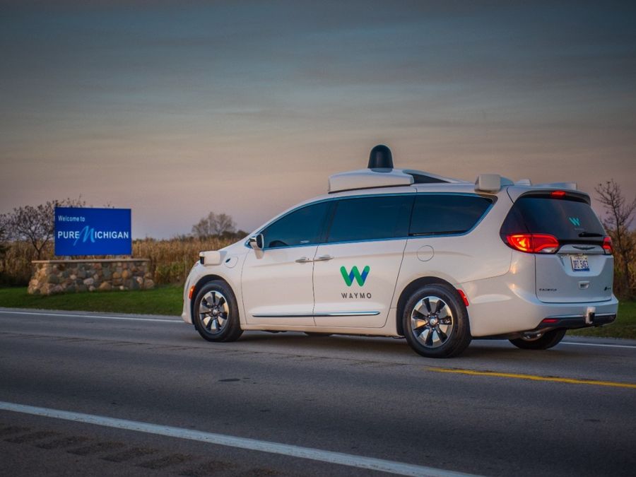 Anteprima: Robotaxi, in California le multe delle auto a guida autonoma le pagano le aziende