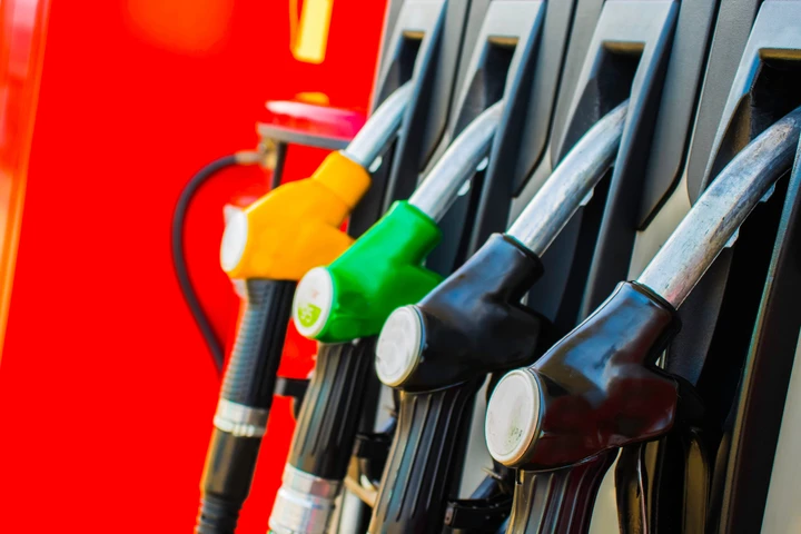 Tregua USA-Iran, il petrolio cola a picco: cosa aspettarsi da benzina e diesel