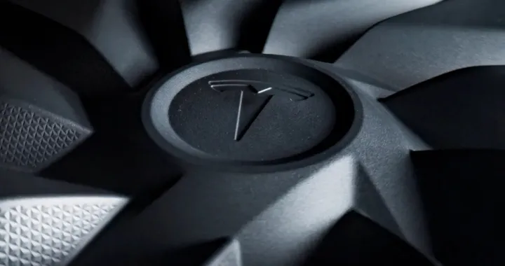 Tesla presenterà qualcosa di nuovo il 7 ottobre: cosa sarà? Il teaser che sta facendo discutere