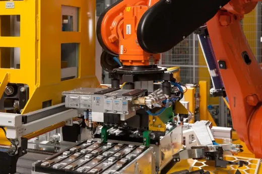 BMW: nel 2026 la rivoluzione delle batterie