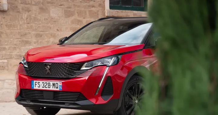 Nuova Peugeot 3008 GT: arriva il Black Pack