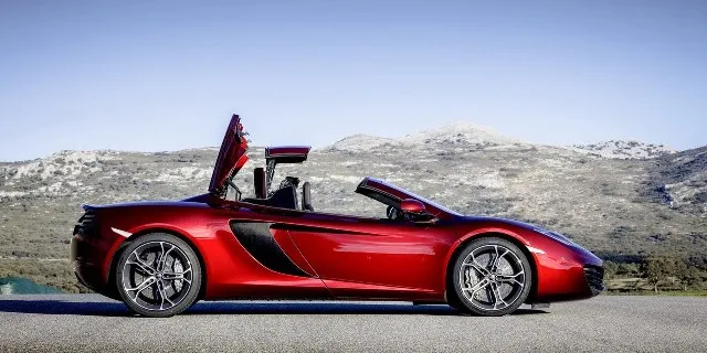 MCLaren MP4-12C: la versione convertible con tetto rigido