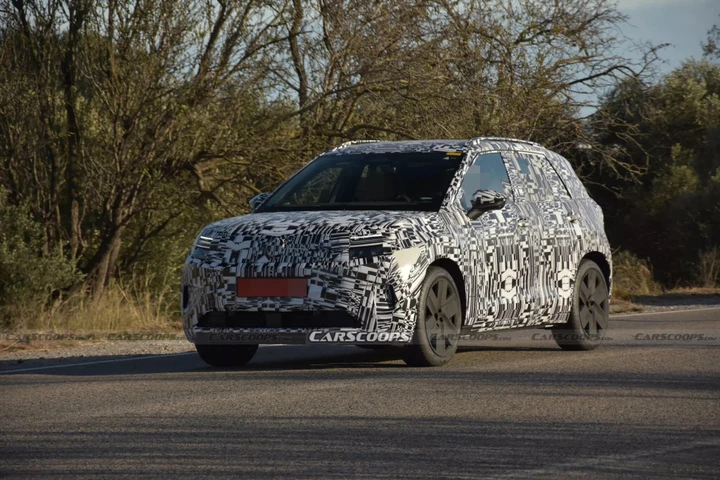 Nuova Volkswagen ID. Cross 2026 sta arrivando, prime foto spia del B-SUV elettrico