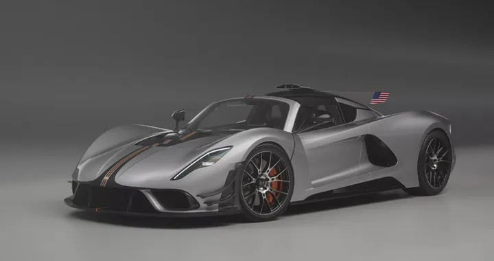 Hennessey Venom F5-M Roadster: l'hypercar manuale da 2,65 milioni di dollari