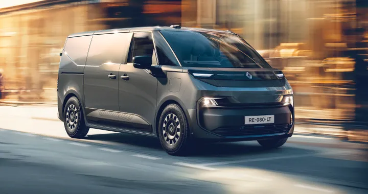 Renault presenta il suo primo veicolo elettrico a 800 V: è un furgone. Ecco Trafic E-Tech Electric