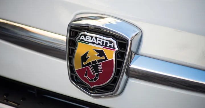Abarth 500 elettrica, la nuova sportiva debutterà il 22 novembre