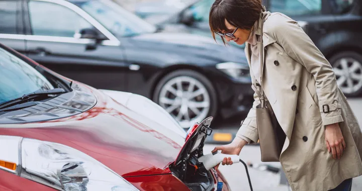 Auto elettriche: in Unione Europea solo 1 punto di ricarica su 9 è Fast