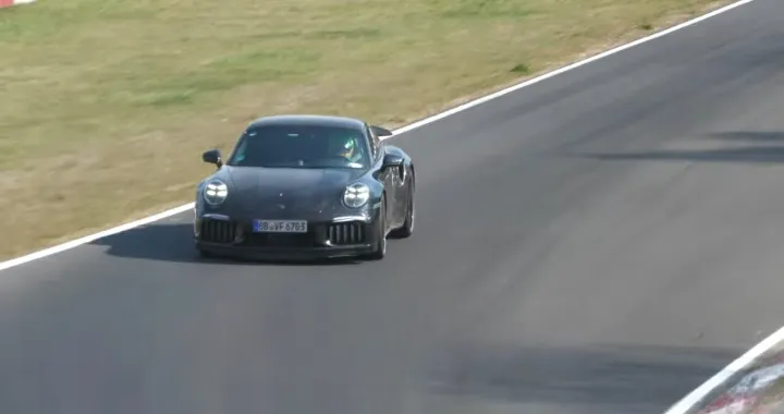 La nuova Porsche 911 Turbo S protagonista di un video spia al Nurburgring