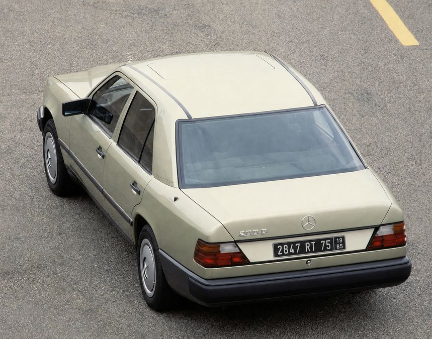 Una Mercedes del 1985 con 831.000 km e motore diesel resiste al tempo