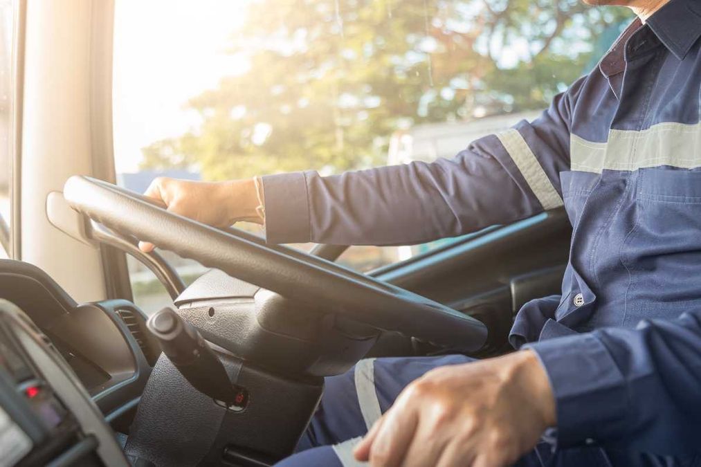 Anteprima: Camionista al volante per 27 ore senza mai fermarsi: interviene la polizia