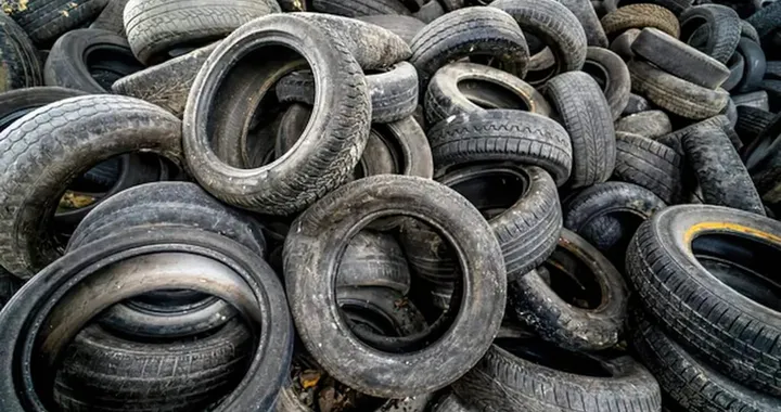 Pneumatici riciclati sotto le strade, l'esperimento per contrastare gelo e fango