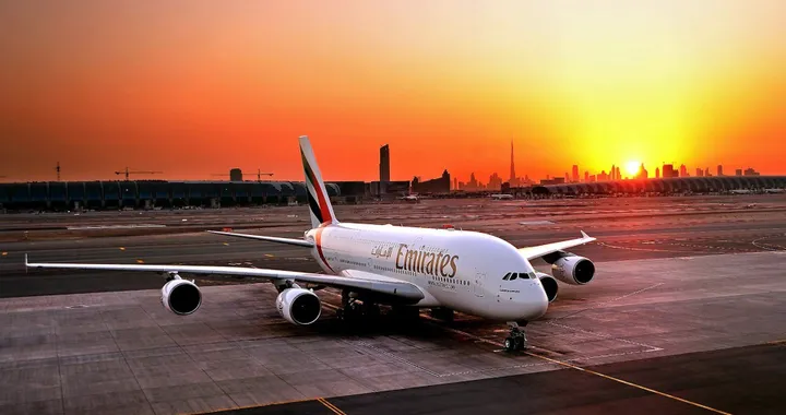 Emirates: 10 anni di chiamate in volo, i numeri del cellulare in aereo