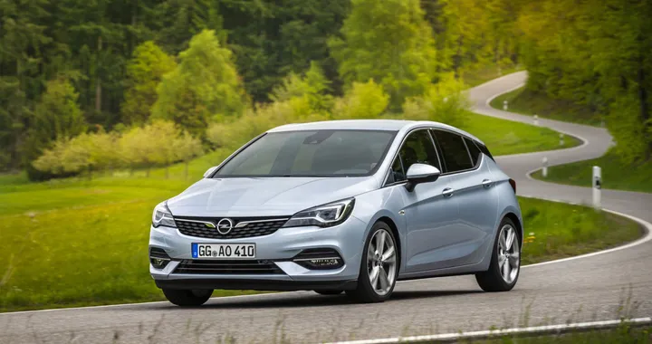 Opel Astra, la nuova generazione sarà anche Plug-in