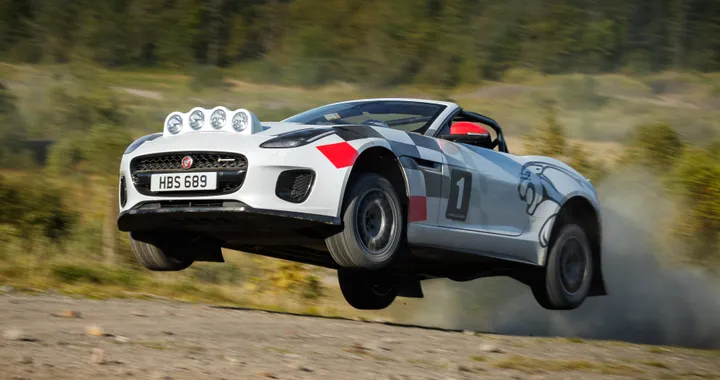 Jaguar F-Type Convertible, due esemplari per quella da rally