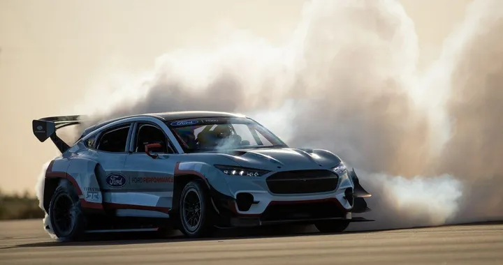 Ford porta la sportiva elettrica Mustang Mach-E 1400 al Goodwood SpeedWeek