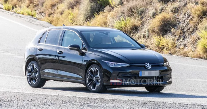 Volkswagen Golf, ultimi test per il restyling. Nuove foto spia