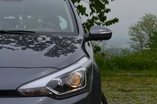 Hyundai i20: foto spia della versione "cross"