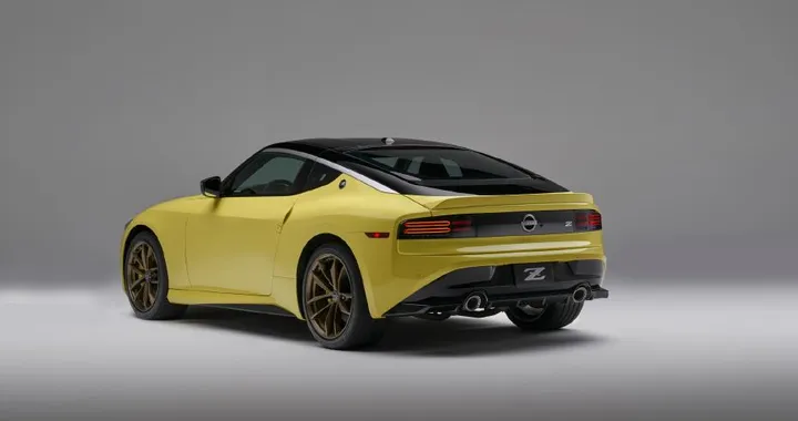 Nissan Z: l'auto sportiva dalle linee retrò ufficiale, debutto negli USA nel 2022