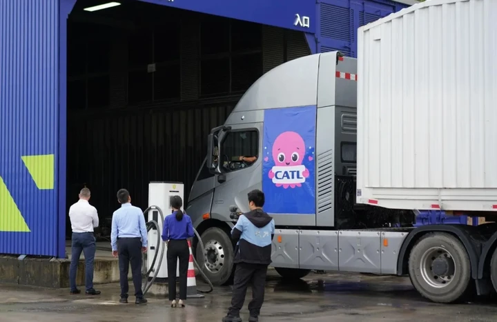 Camion elettrici, Octopus e CATL lanciano lo scambio batterie