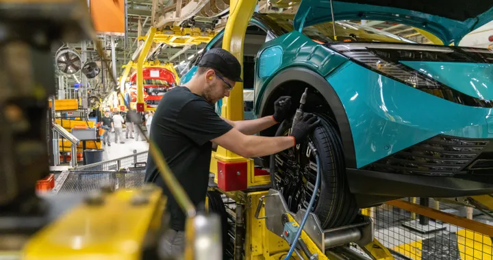 Nuova Nissan LEAF si prepara alla sfida del mercato: parte la produzione a Sunderland