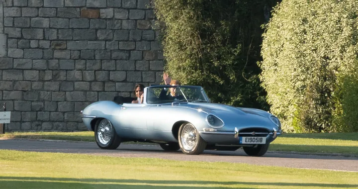 Jaguar E-type Zero: sfilata elettrica per Harry e Meghan al Royal Wedding