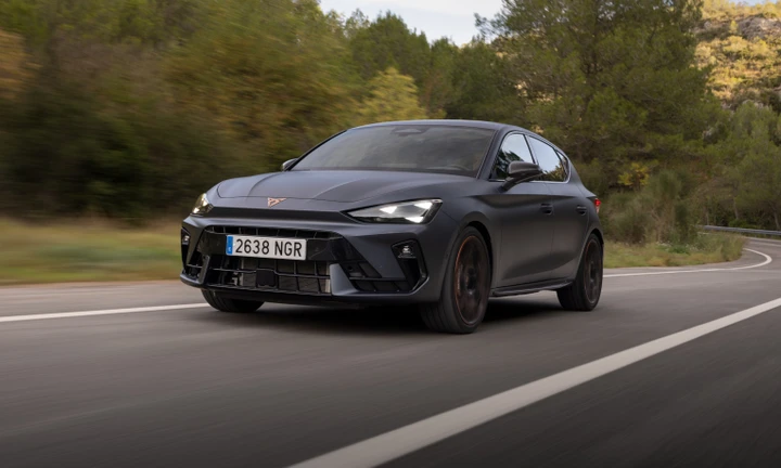 Nuova CUPRA Leon VZ, per l'hot hatch 325 CV di puro divertimento