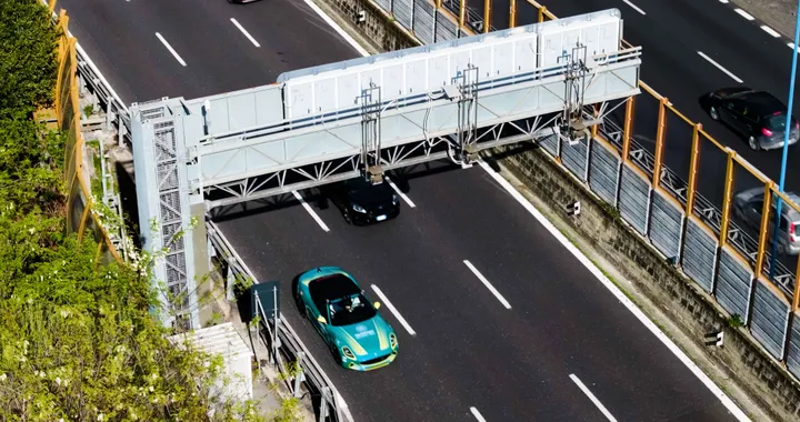 Dynamic Speed Limit, l'intelligenza artificiale rivoluziona i viaggi in autostrada