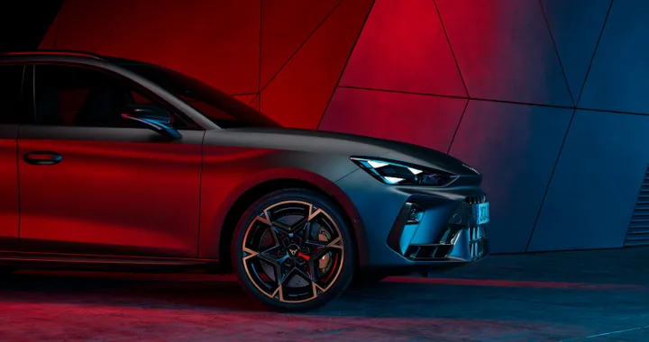 CUPRA Leon, il restyling arriva in Italia: aperti gli ordini. Ecco i prezzi