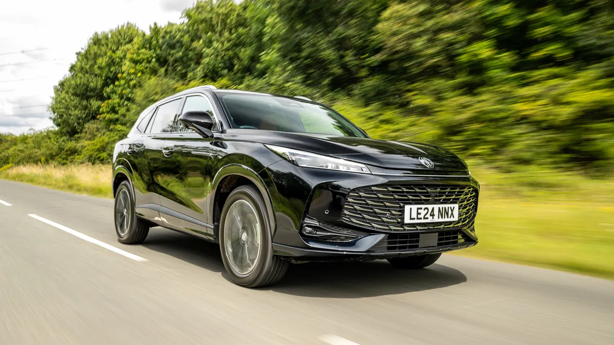 MG HS Hybrid+ già in vendita in UK: le caratteristiche del motore ibrido. Quando in Italia?
