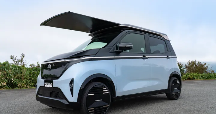 Questa è l'idea di Nissan per un'auto elettrica con pannelli solari sul tetto per la ricarica