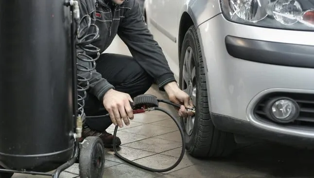 Cambia le gomme dell'auto a prezzi vantaggiosi: questo è il servizio giusto
