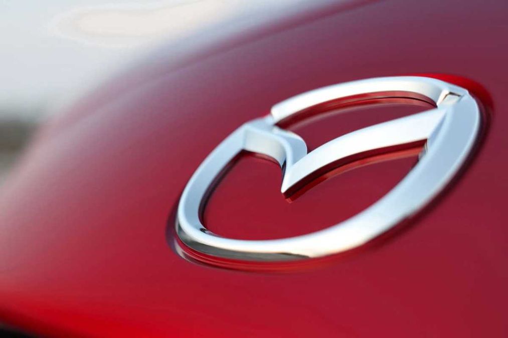 Mazda annuncia una nuova sportiva in arrivo, ispirata alla RX-7, con tecnologia avanzata e design moderno