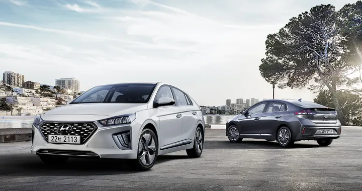Hyundai IONIQ restyling 2019: nuovo display e guida a un solo pedale
