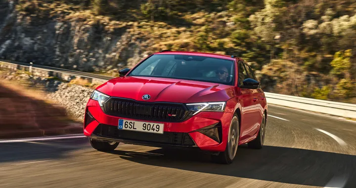 Nuova Skoda Octavia RS 2025: tanta grinta e motore da 265 CV
