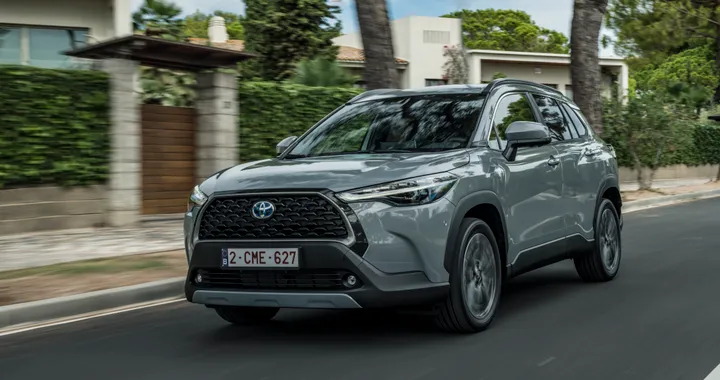 Toyota Corolla Cross, debutta la nuova versione Full Hybrid da 1,8 litri