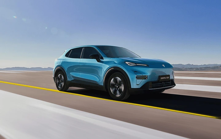 Changan Deepal S05, tutte le versioni e i prezzi del nuovo SUV elettrico