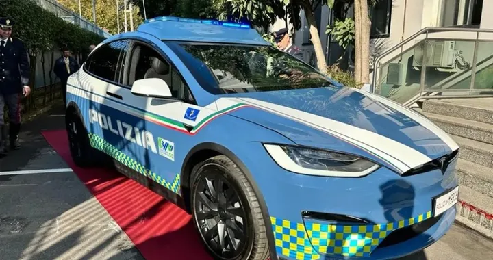 Una Tesla Model X per la Polizia Stradale del Veneto