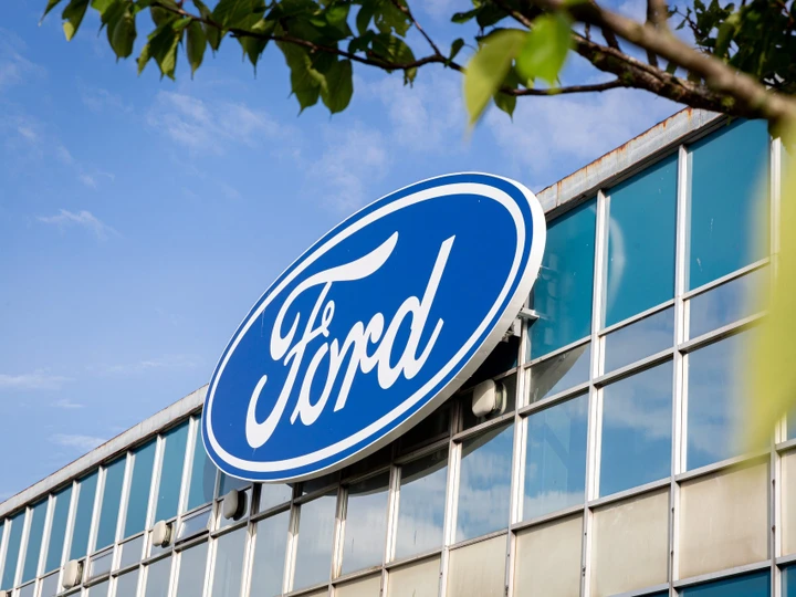 Anche Ford chiude il 2025 con perdite importanti a causa delle strategie sull'elettrico (ma non solo)