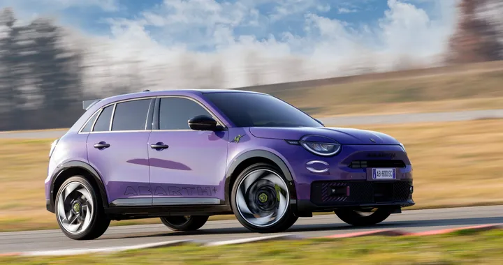 Abarth 600e al Salone Auto Torino 2024. Conto alla rovescia per il suo debutto