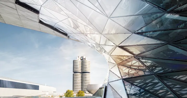 BMW: 13 auto elettriche entro il 2023 tra cui Serie 7, Serie 5 e la X1