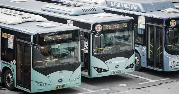 Cina: a Shenzhen tutti gli autobus si convertono all'elettrico